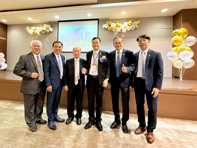 臺北大學校長交接典禮，張榮譽理事長將繼續支持林道通校長推動各項校務