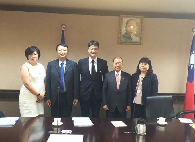 本會張平沼理事長、張元銘理事拜會陸委會邱垂正副主委、李麗珍主秘