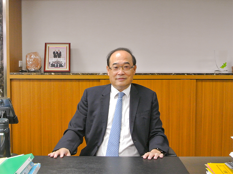 發揚光大中國建築經理股份有限公司的鄭重董事長
